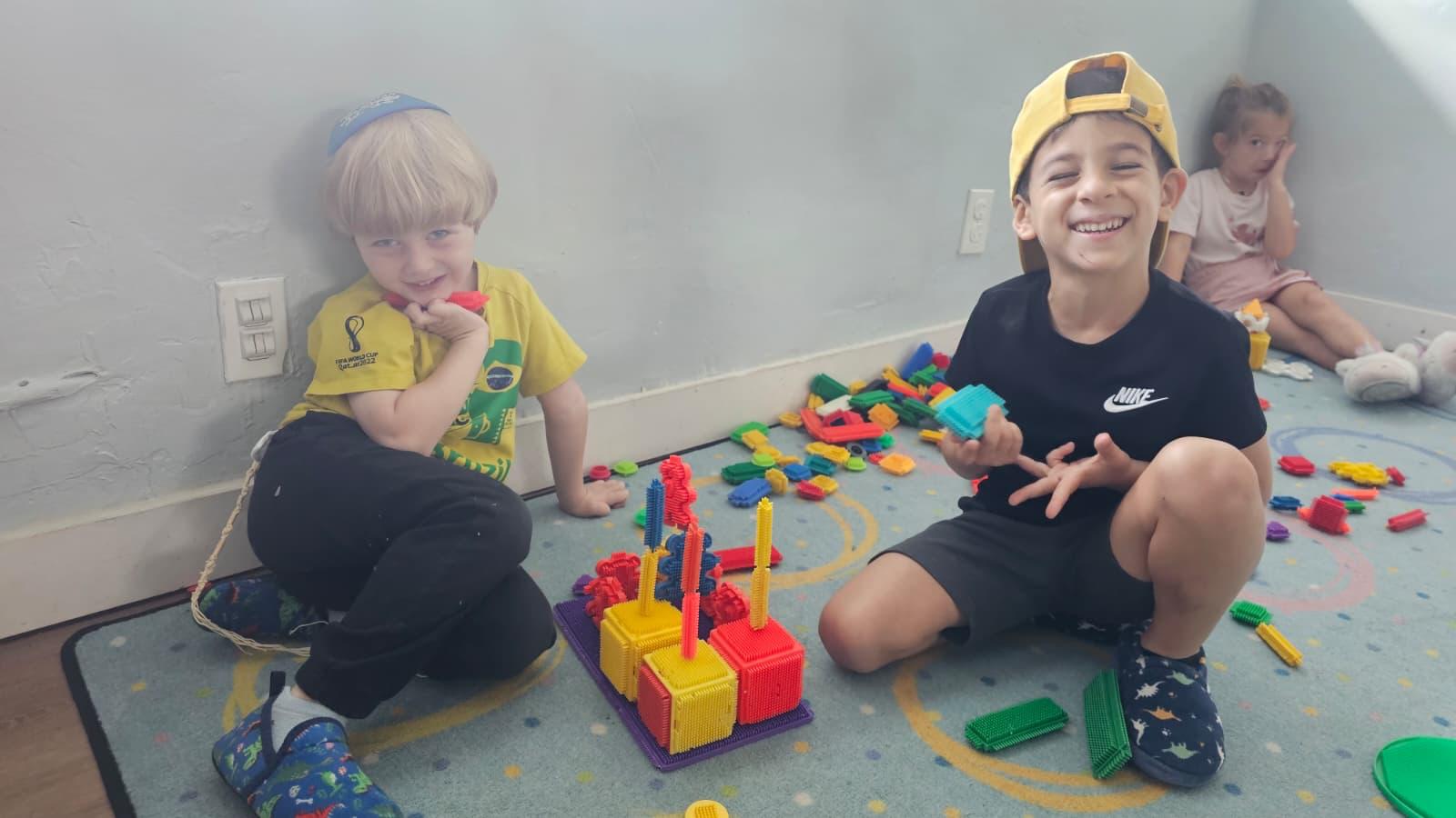 Gan Katan children building together